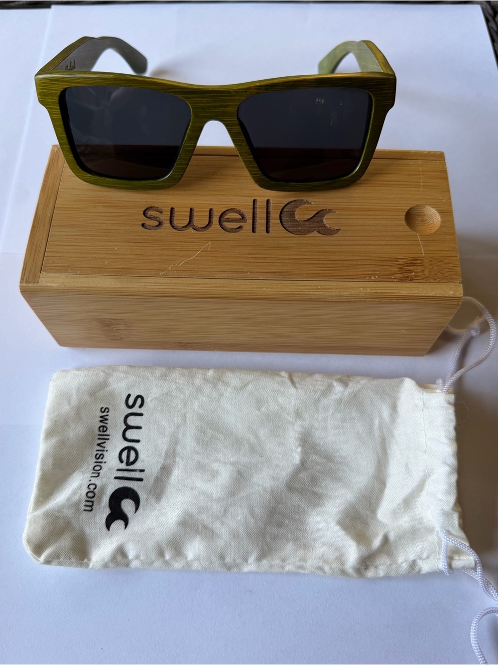 Swell polarized wood grain sunglasses unisex- plus original bamboo case